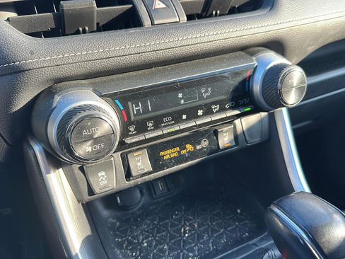 Used 2020 Toyota RAV4 XLE w/ XLE Grade Weather Package image 20