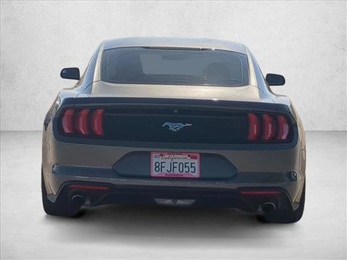 Used 2018 Ford Mustang Coupe RWD image 7