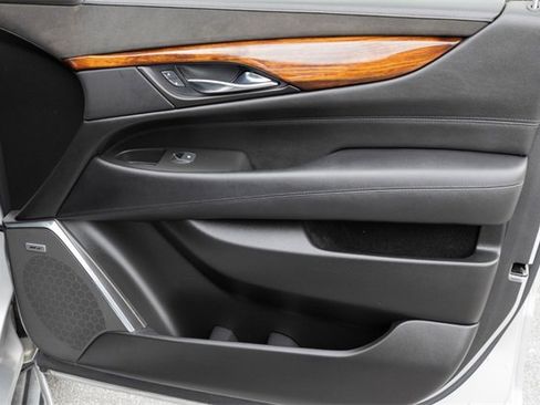 Used 2015 Cadillac Escalade Luxury image 21