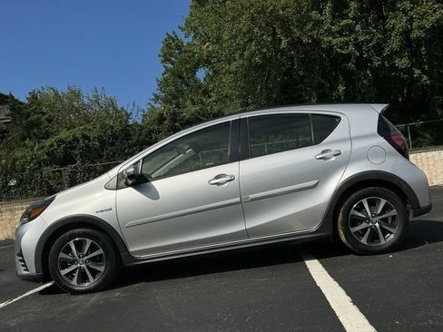 Used 2018 Toyota Prius C One FWD image 1