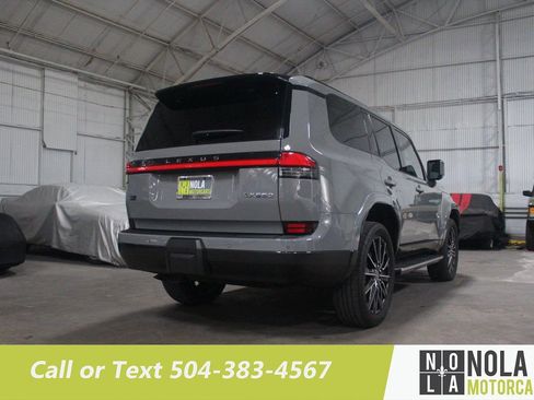 Used 2024 Lexus GX 550 w/ Accessory Package (2T) AWD/4WD image 12