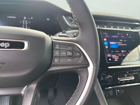 New 2025 Jeep Grand Cherokee Laredo X w/ Luxury Tech Group I RWD image 32