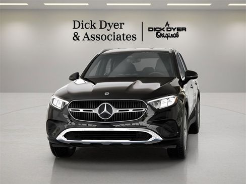 Used 2025 Mercedes-Benz GLC 300 image 32