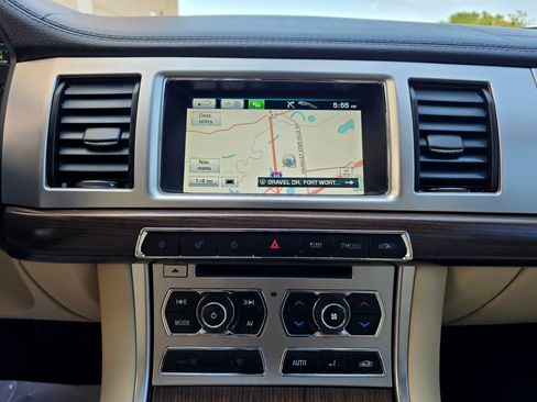 Used 2013 Jaguar XF RWD image 32