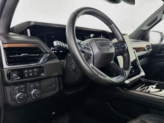 Used 2025 GMC Yukon Denali AWD/4WD image 19