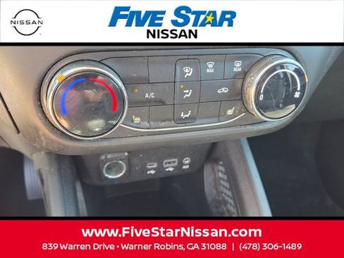 Used 2022 Chevrolet TrailBlazer LT FWD image 22