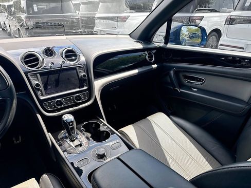 Used 2019 Bentley Bentayga AWD/4WD image 26