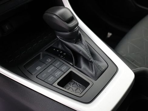 Used 2022 Toyota RAV4 XLE image 6