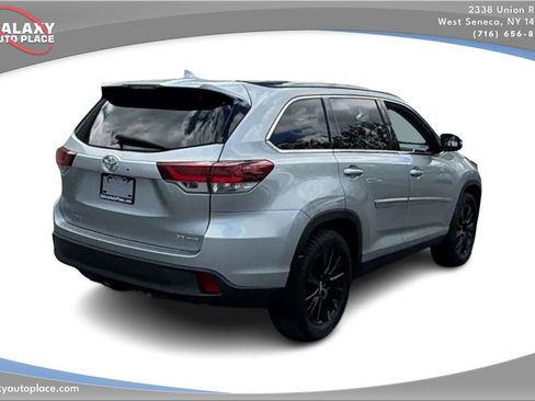 Used 2019 Toyota Highlander SE AWD/4WD image 5