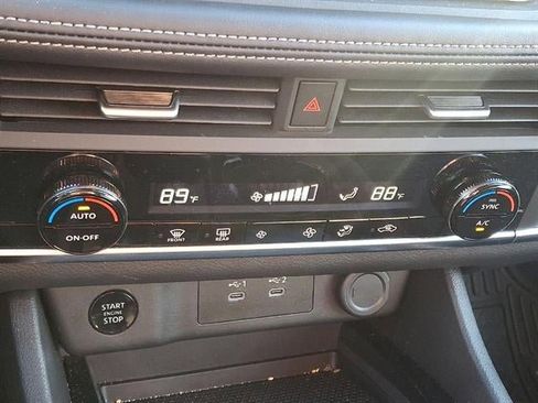 Used 2024 Nissan Rogue SV image 47