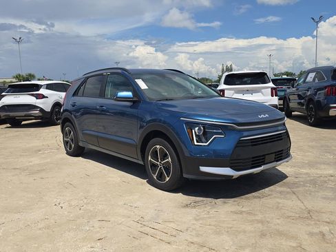 New 2026 Kia Niro EX FWD image 2