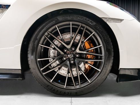 Used 2020 Nissan GT-R Premium AWD/4WD image 33