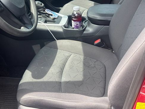 Used 2021 Toyota RAV4 XLE FWD image 4