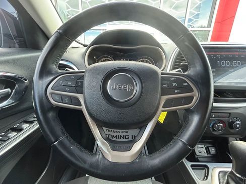 Used 2017 Jeep Cherokee Sport FWD image 11