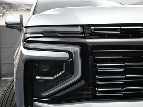 Used 2025 Chevrolet Tahoe High Country AWD/4WD image 5