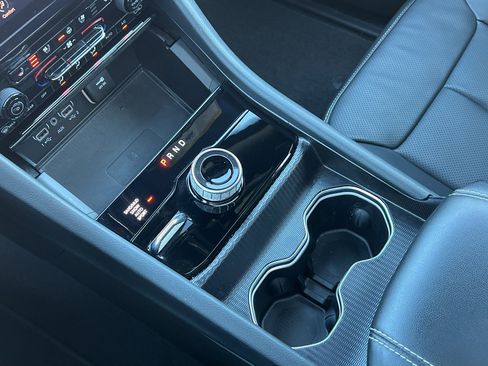 Used 2024 Jeep Grand Cherokee Limited w/ Luxury Tech Group II image 21