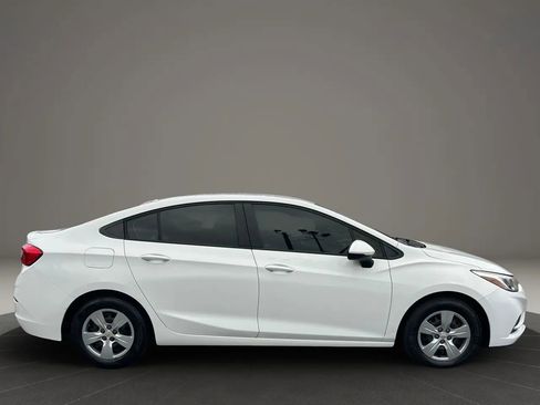 Used 2018 Chevrolet Cruze LS image 6