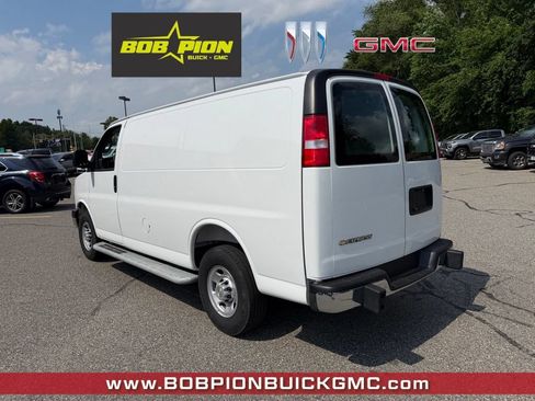 Used 2025 Chevrolet Express 2500 w/ Driver Convenience Package RWD image 3