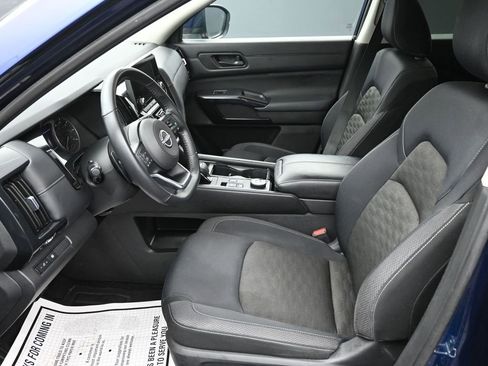 Used 2024 Nissan Pathfinder SV image 11