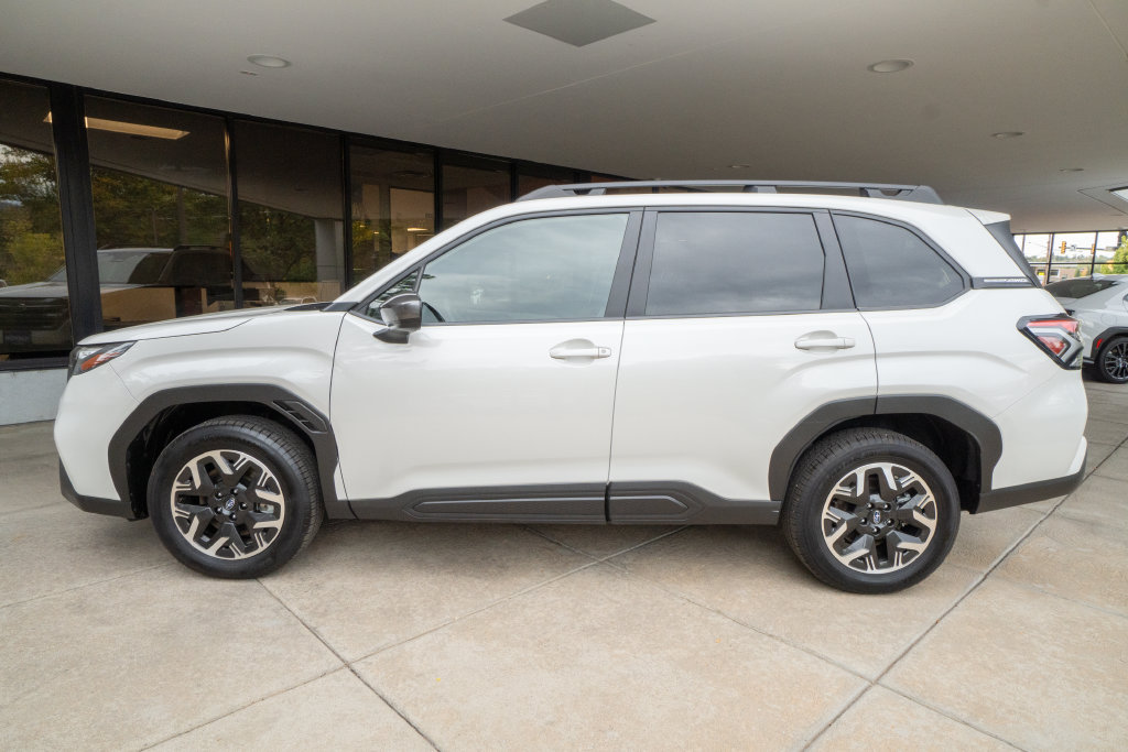 Certified 2025 Subaru Forester Premium AWD/4WD image 4