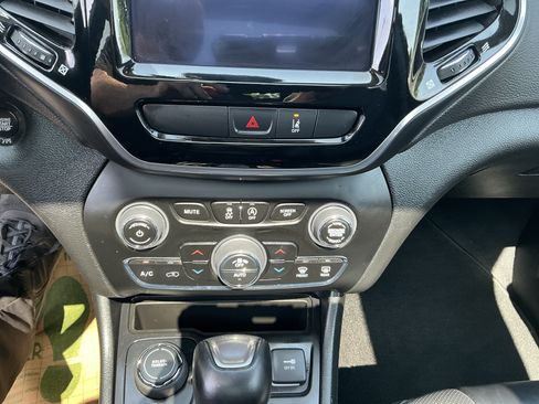 Used 2022 Jeep Cherokee Limited w/ Elite Package AWD/4WD image 22
