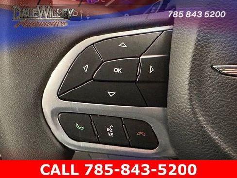 Used 2022 Chrysler Voyager LX image 9