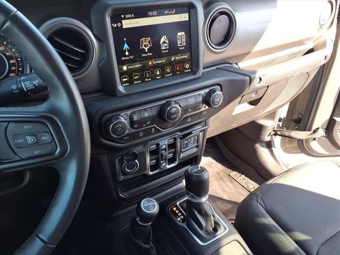 Used 2022 Jeep Gladiator Willys image 13