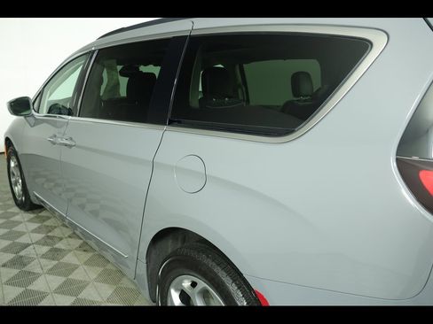 Used 2022 Chrysler Pacifica Limited image 20