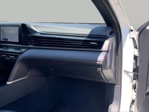Used 2025 Toyota Camry SE FWD image 18