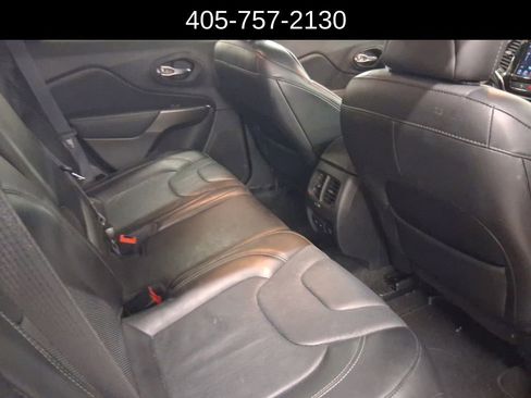 Used 2019 Jeep Cherokee Limited image 8