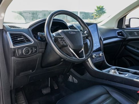 Used 2024 Ford Edge SEL image 16