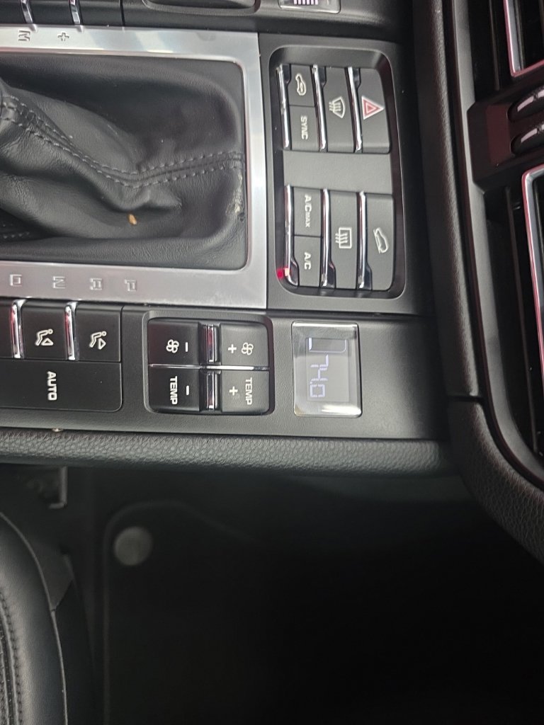 Used 2021 Porsche Macan AWD/4WD image 39