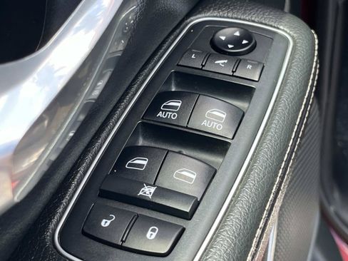 Used 2019 RAM 1500 Laramie AWD/4WD image 31
