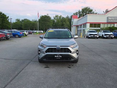 Used 2019 Toyota RAV4 XLE w/ Convenience Package AWD/4WD image 3
