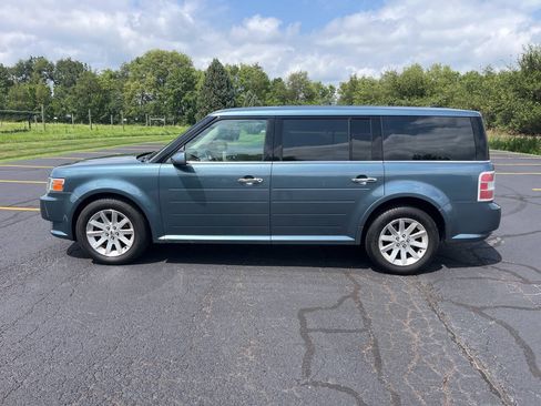 Used 2010 Ford Flex SEL FWD image 2