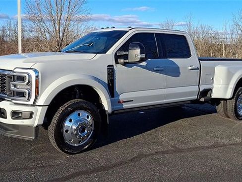 Used 2025 Ford F450 Platinum w/ FX4 Off-Road Package image 4