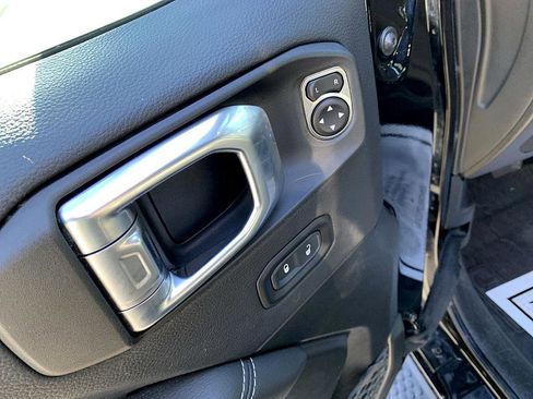 Used 2022 Jeep Wrangler Unlimited Sahara w/ Cold Weather Group image 10