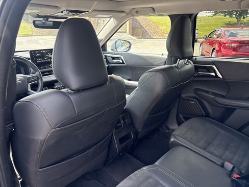 Used 2025 Mitsubishi Outlander SE FWD image 21