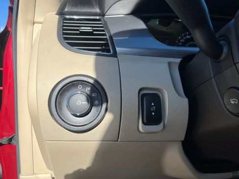 Used 2017 Ford Taurus SEL w/ Equipment Group 201A image 12