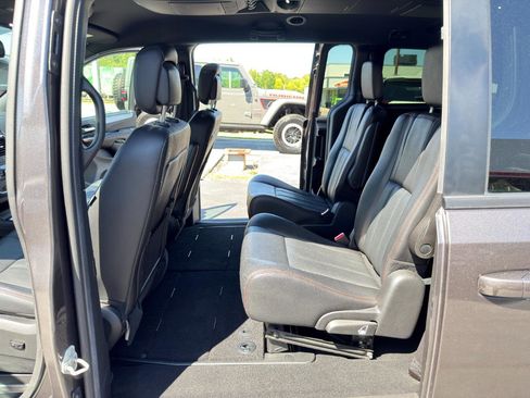 Used 2019 Dodge Grand Caravan GT w/ Safety Sphere Group FWD image 23
