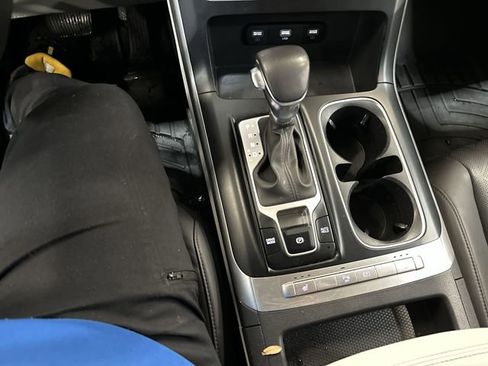 Certified 2024 Kia Carnival LX image 22