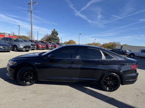 Used 2020 Volkswagen Jetta R-Line w/ R-Line Cold Weather Package image 4