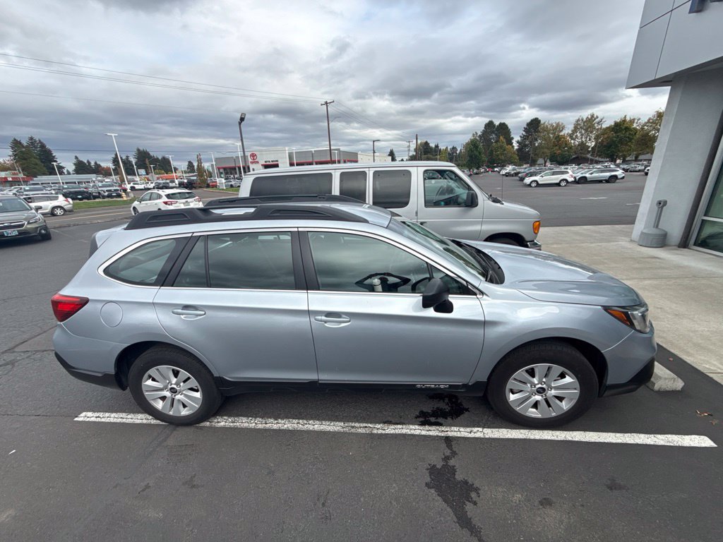 Used 2019 Subaru Outback 2.5i AWD/4WD image 2