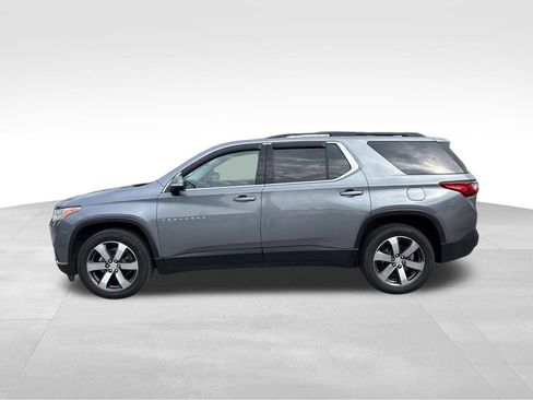 Used 2021 Chevrolet Traverse LT w/ LT Premium Package FWD image 4