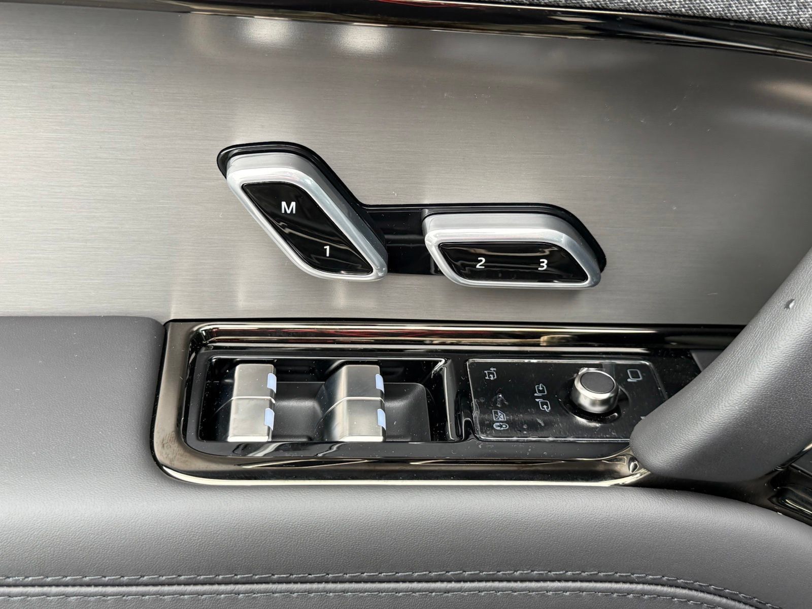 New 2027 Land Rover Range Rover Sport Dynamic SE AWD/4WD image 15