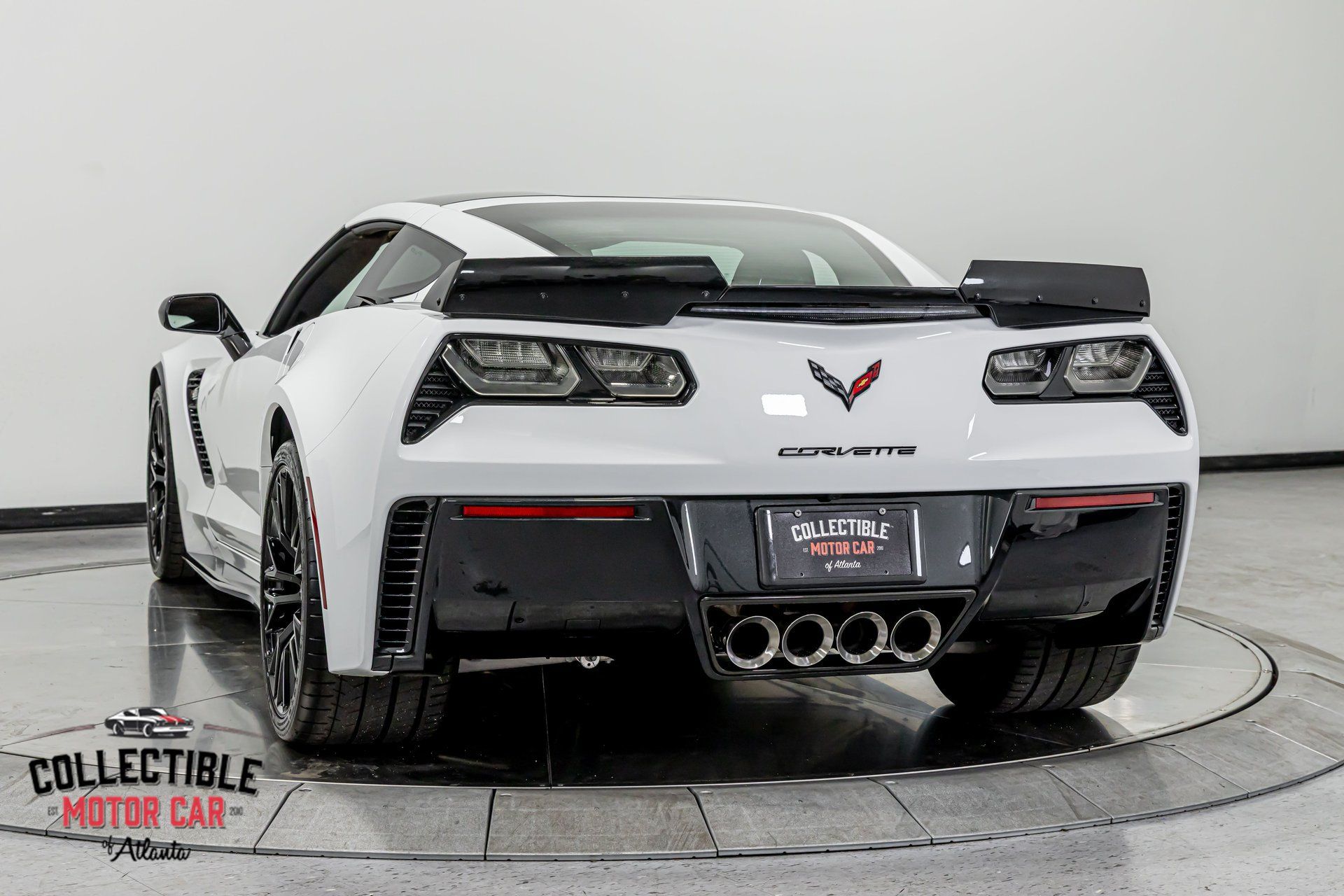 Used 2015 Chevrolet Corvette Z06 w/ 3LZ Preferred Equipment Group RWD image 18
