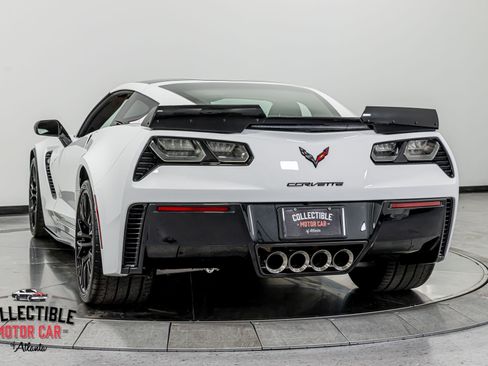 Used 2015 Chevrolet Corvette Z06 w/ 3LZ Preferred Equipment Group RWD image 18