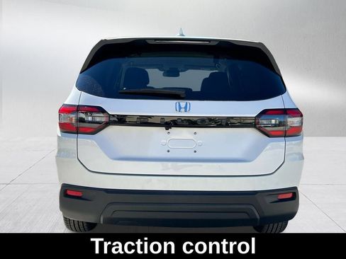 Used 2023 Honda Pilot LX image 6