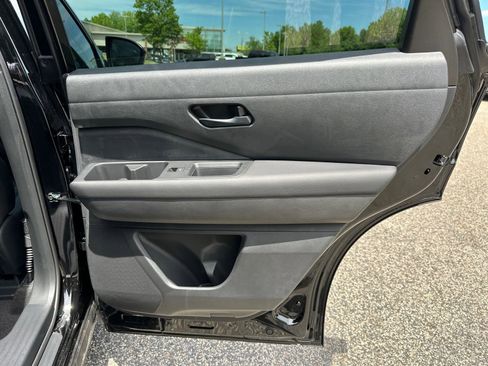 New 2026 Nissan Pathfinder SV w/ SV Premium Package FWD image 15