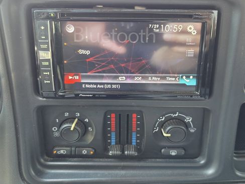 Used 2004 Chevrolet Silverado 2500 LS w/ Skid Plate Package image 23